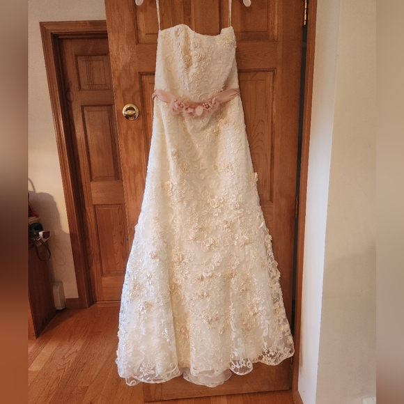 Wedding Dress - Picture 10 of 16